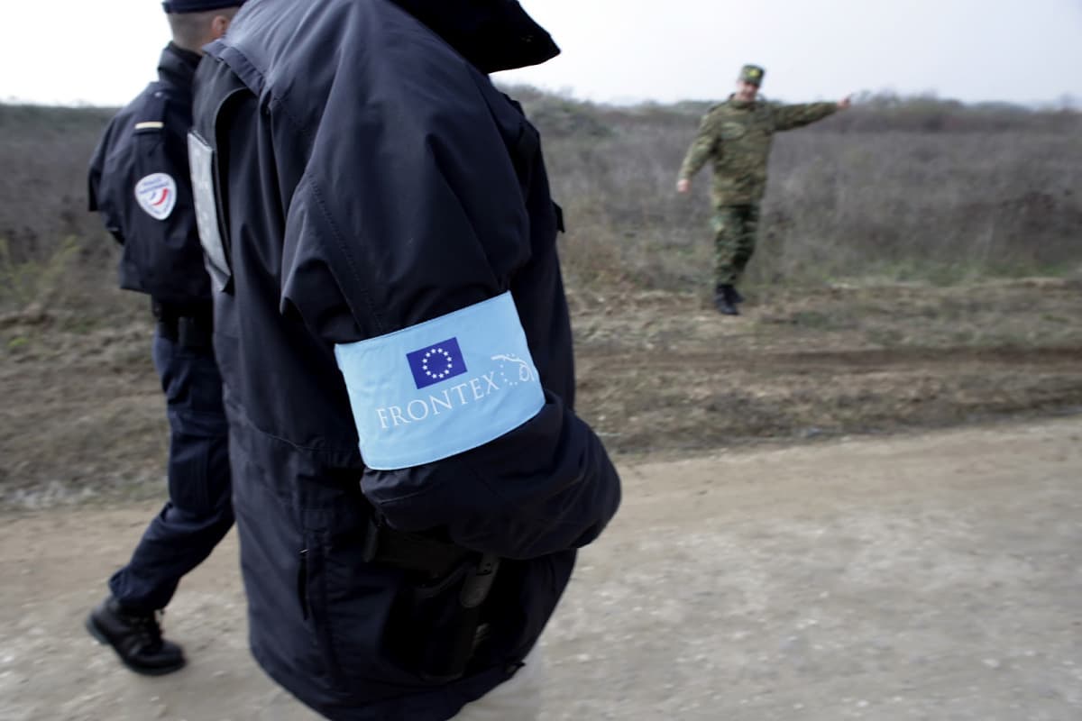 Kéttucatnyi feltételezett embercsempészt vettek őrizetbe Európa-szerte