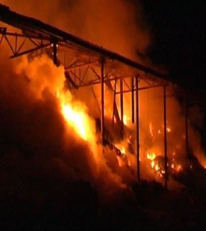 Hatalmas tűz ütött ki egy olajvállalat lakótömbjében, többen meghaltak