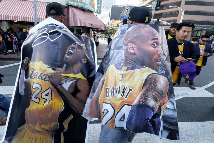 Los Angelesben több tízezer ember részvételével tisztelegtek Kobe Bryant emléke előtt