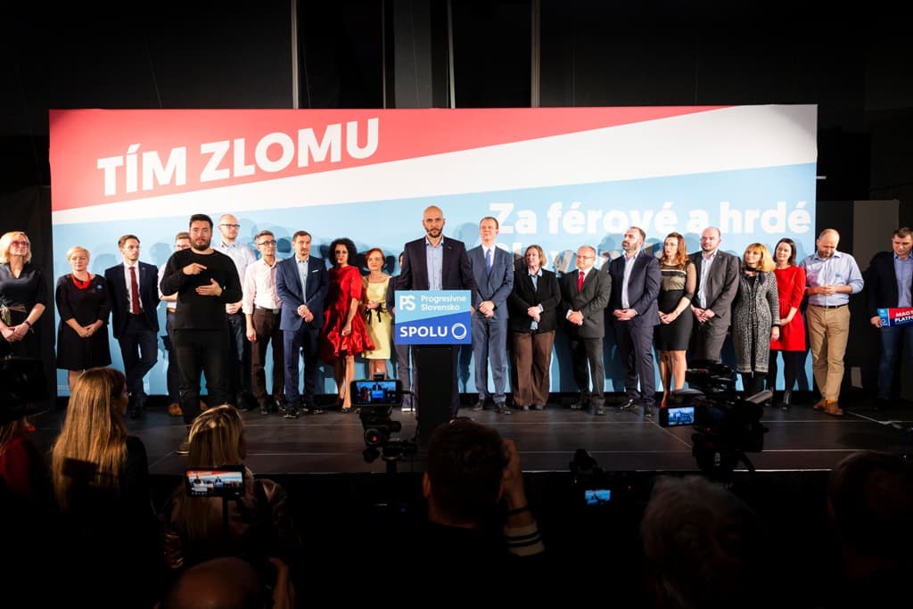 Sok új politikus és néhány magyar: a PS-Spolu bemutatta a teljes listáját