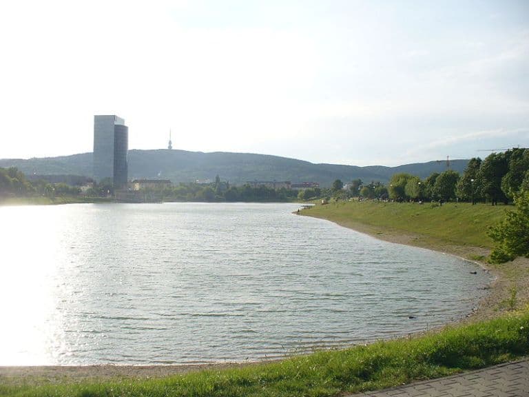TRAGÉDIA: Belefulladt egy férfi a pozsonyi Kuchajda tóba