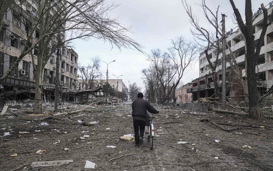 Robbanások Mariupolnál - az ukrán tüzérség támadja az oroszok által megszállt várost!
