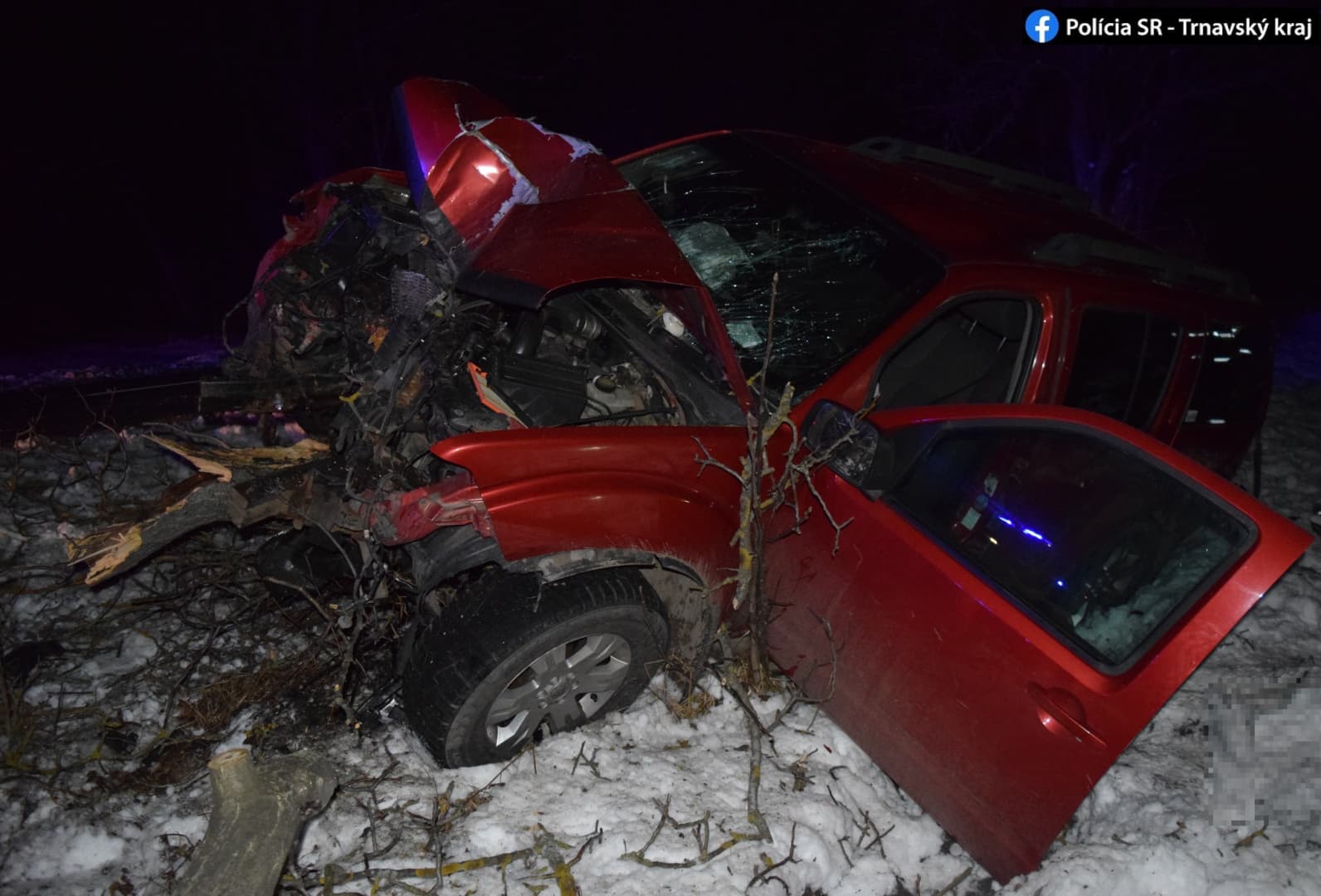 TRAGÉDIA: Fának csapódott egy Nissan terepjáró Mórockarcsa és Dercsika között, fiatal férfi vesztette életét