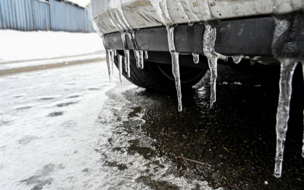 Sűrű havazás várható, jegesedés is nehezítheti a közlekedést