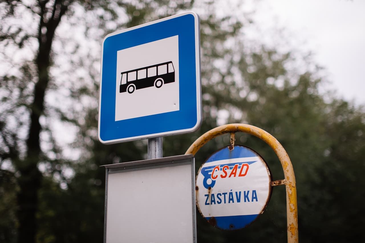 BORZALOM: Ismeretlen férfi holtteste hevert a forgalmas buszmegálló közelében