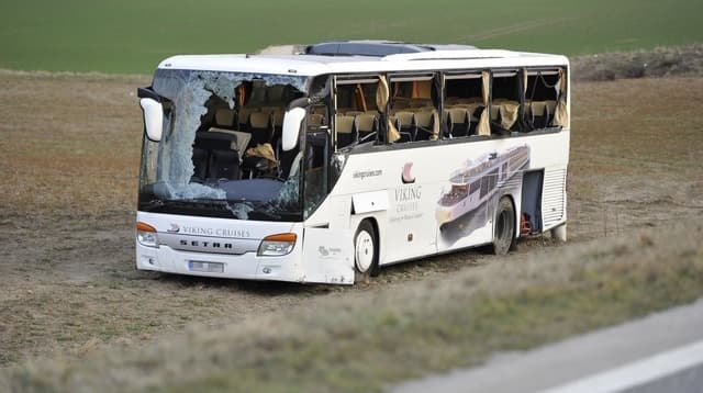 Házi készítésű pokolgépet távolítottak el egy buszból