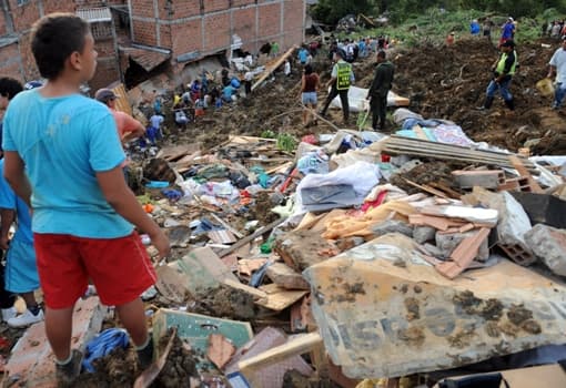 Legalább 12-en vesztették életüket ls 21-en eltűntek egy újabb nepáli földcsuszamlásban