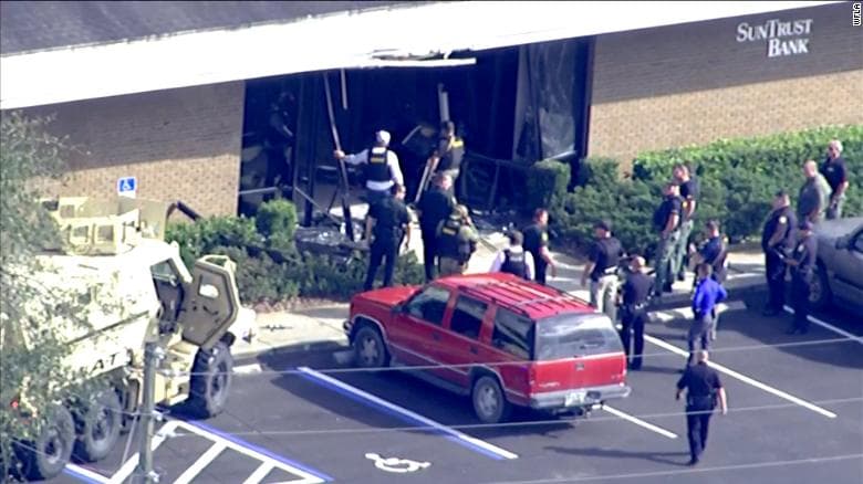 Lövöldözés volt egy floridai bankfiókban, többen meghaltak