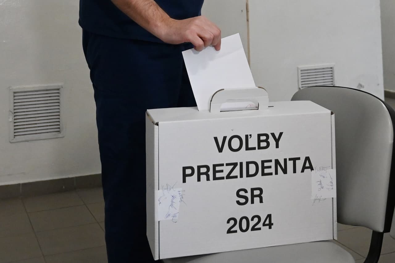 Zavartalanul zajlik a szavazás a Vágsellyei és a Lévai járásban