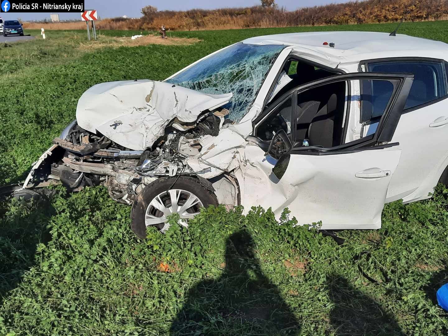 Tragédia: Frontálisan ütközött két személyautó Pered és Deáki között, az 56 éves sofőr nem élte túl a balesetet