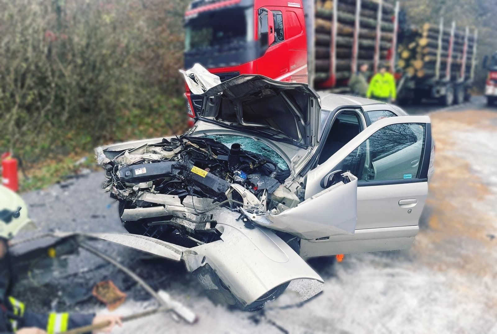 Szörnyű baleset: frontálisan ütközött egy kamionnal a Citroën, sofőrjének esélye sem volt a túlélésre