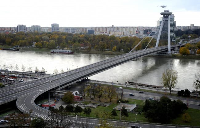Felújítják az SNP hidat, forgalomkorlátozások várhatók Pozsonyban