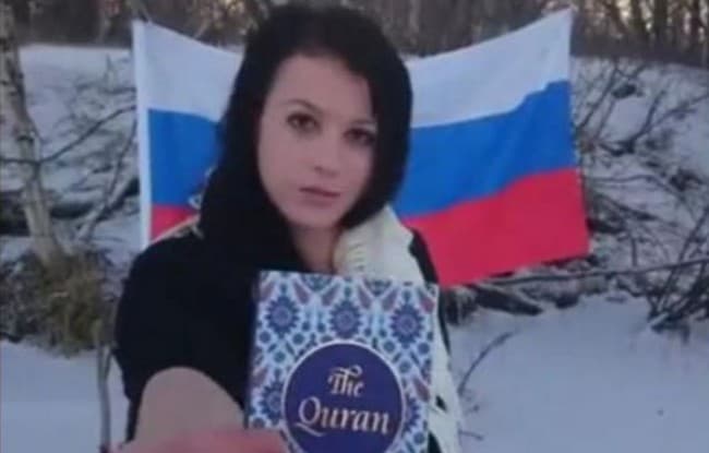 Verekedett, lövöldözött, rendőrre támadt a Koránt meggyalázó szlovákiai nő (videó)