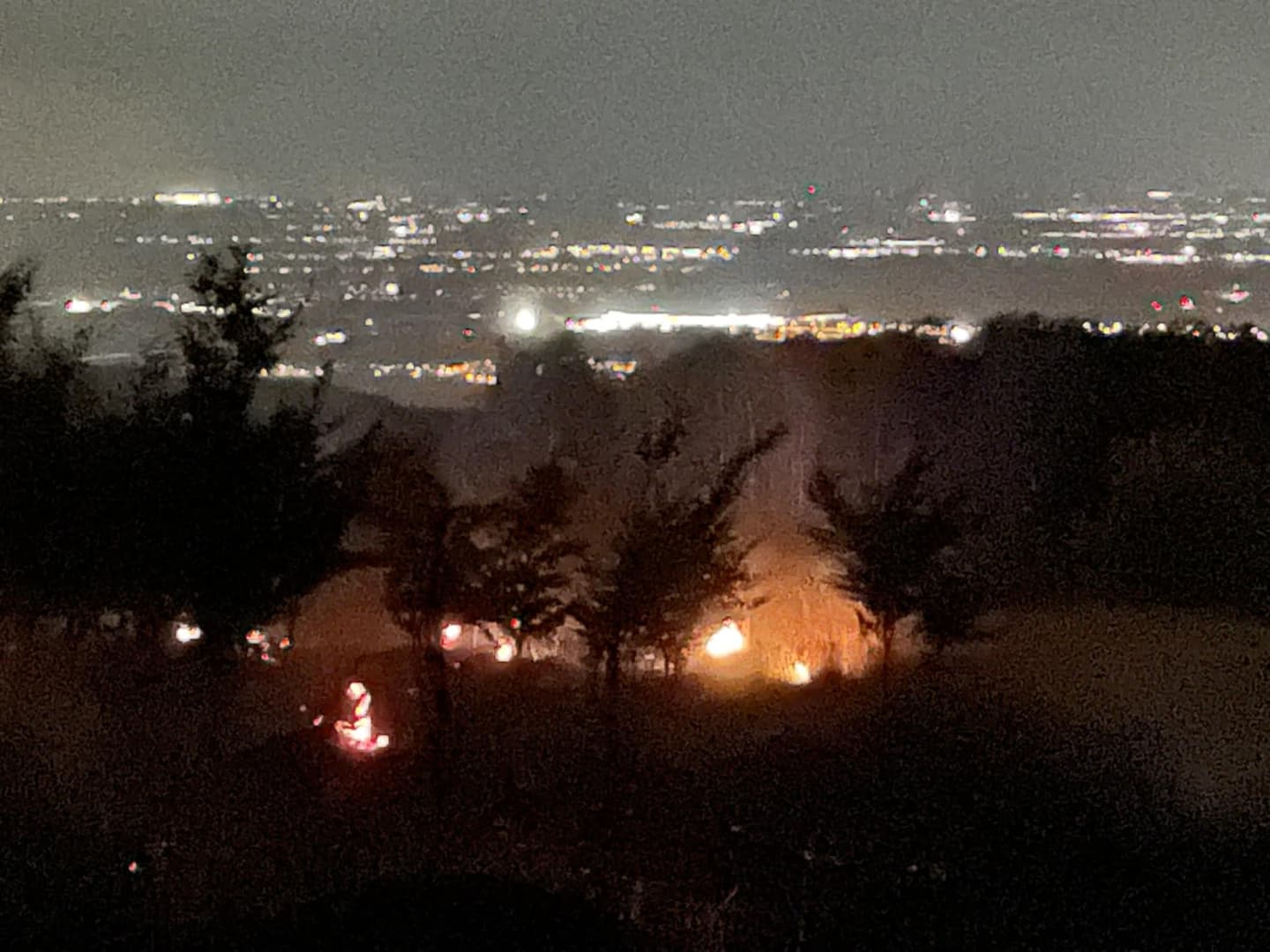 A görögországihoz hasonló szerencsétlenség fenyegetett Szlovákiában is, hétfőn éjszaka riasztották a tűzoltókat