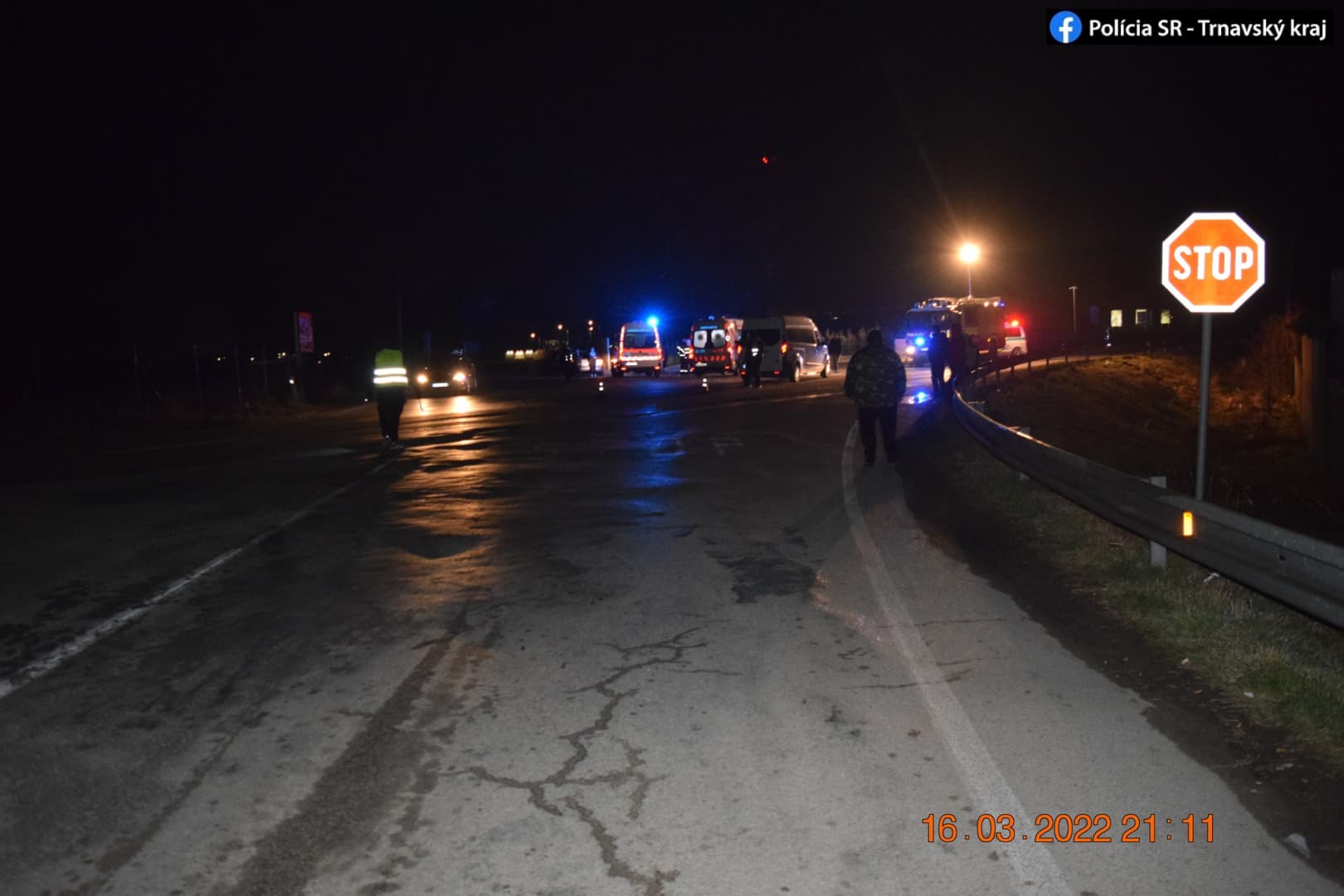 Súlyos baleset a Dunaszerdahelyi járásban: kihajtott egy furgon elé a fiatal sofőr, három utastársa kórházba került (FOTÓK)