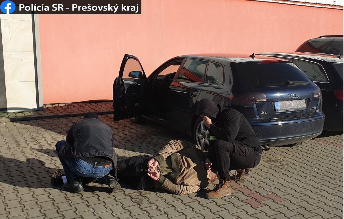 Drograzzia: több ezer eurót és kábítószert foglalt le a rendőrség (FOTÓK)