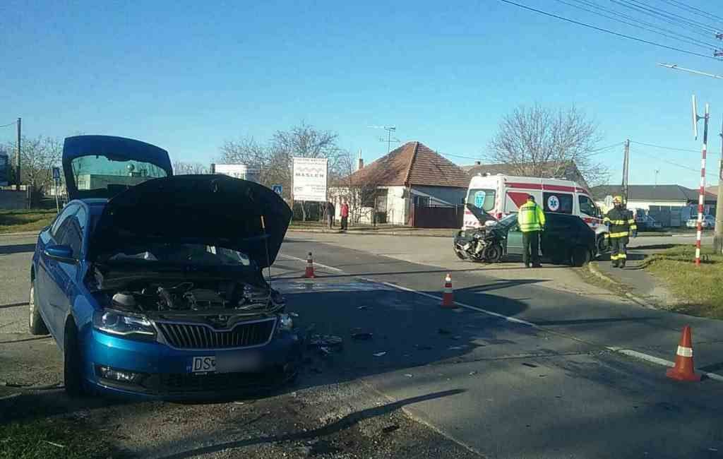 BALESET: Két autó karambolozott Nagyabony és Hodos között, két sérült!