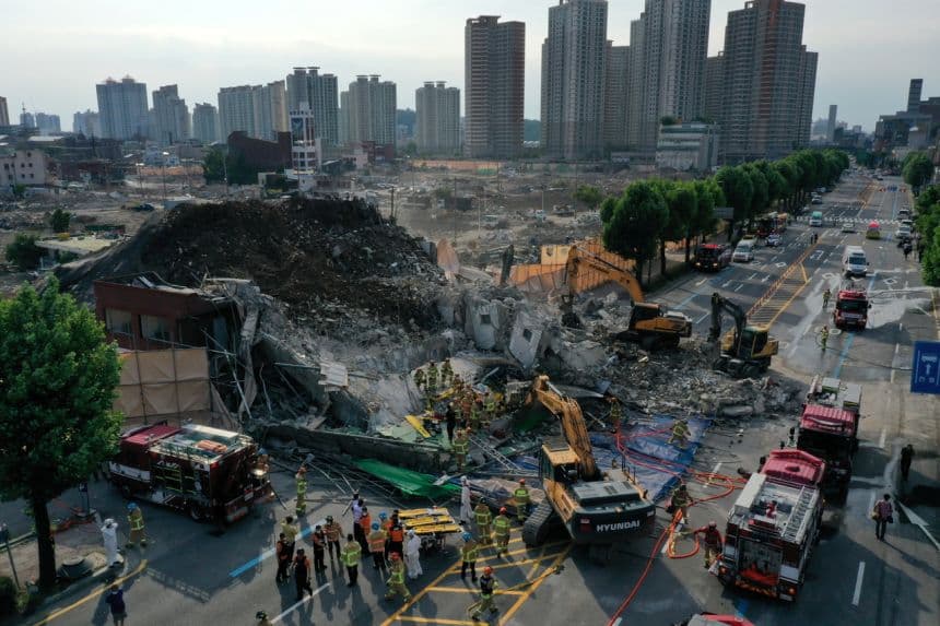Többen meghaltak, miután összedőlt egy lebontásra ítélt épület Dél-Koreában