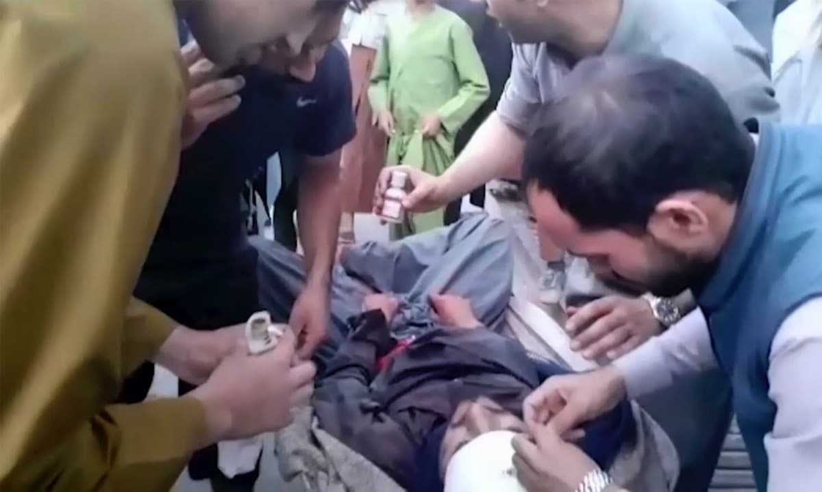 Tizenhárom katona és száz civil halt meg a kabuli merényletekben, összeül az ENSZ BT