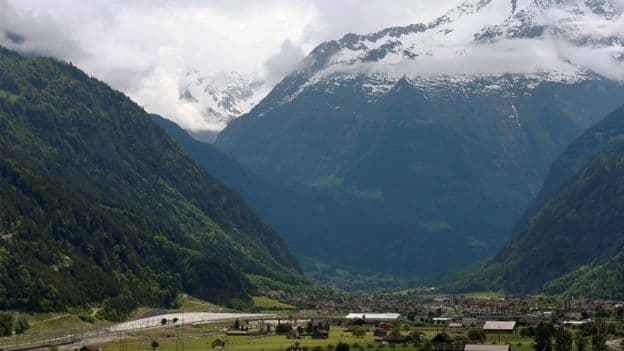 Kisiklott egy vonat az osztrák Alpokban, több gyerek is megsérült