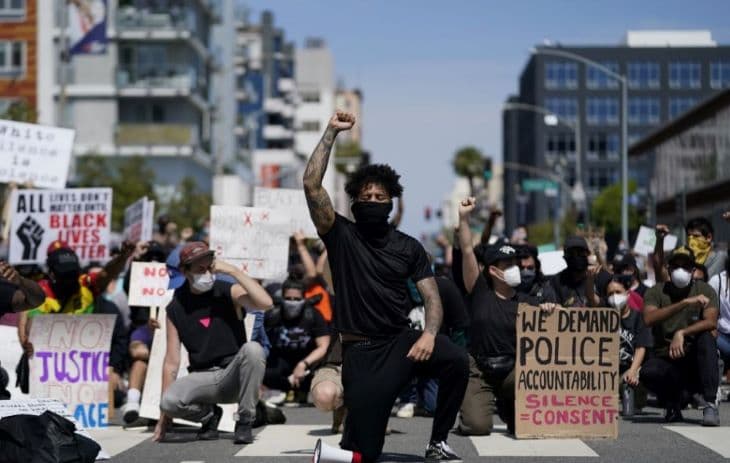 Több amerikai városban zajlottak tüntetések a rendőri erőszak ellen, halálos áldozatok is vannak