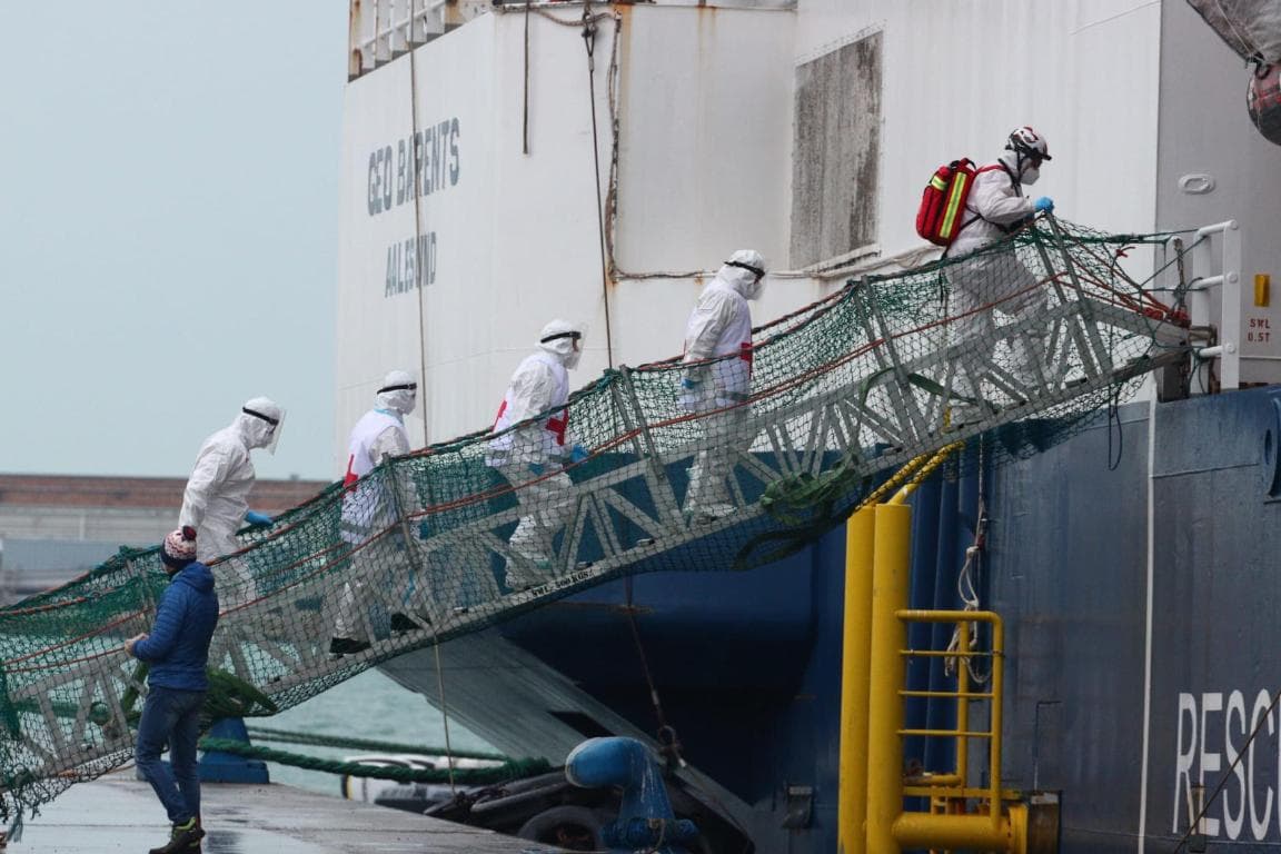BORZALOM: Felborult egy kiránduló diákokat szállító hajó, sokan meghaltak
