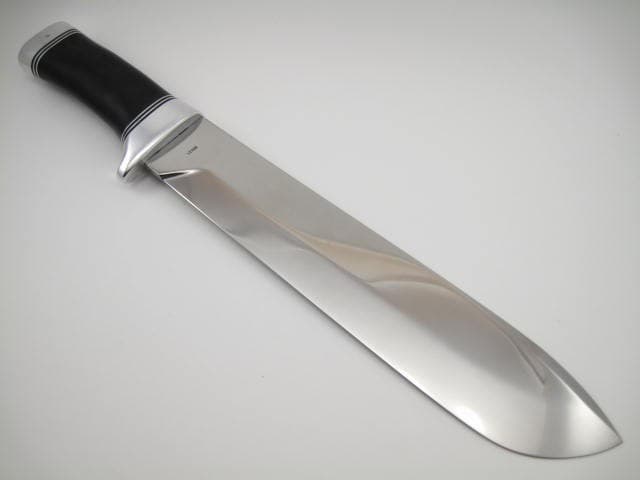 Bozótvágó késsel hadonászott egy férfi Calgary egyik bevásárlóközpontjában
