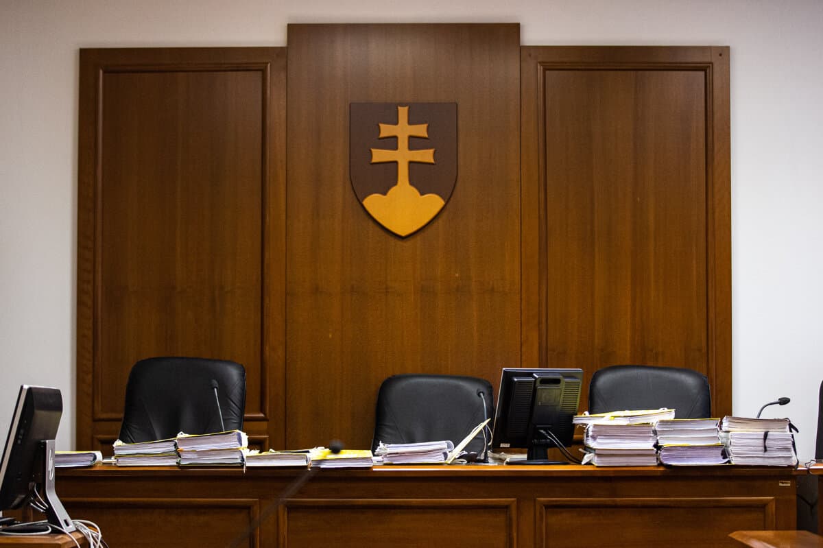Két bírónőt tartóztatott le a NAKA Zsolnán, korrupcióval gyanúsítják őket