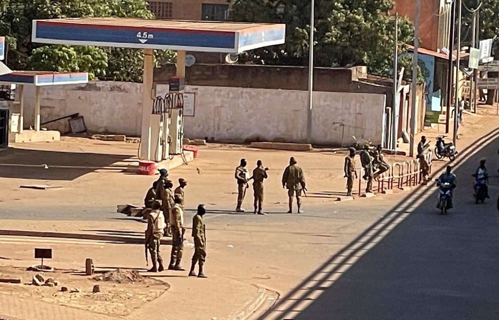 A hadsereg bejelentette, hogy átvette a hatalmat Burkina Fasóban