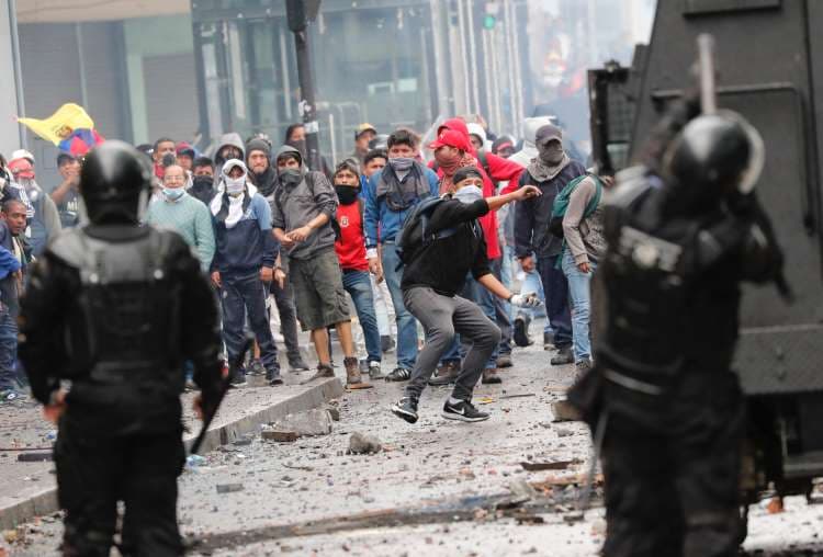 Éjszakai kijárási tilalmat rendeltek el a chilei fővárosban