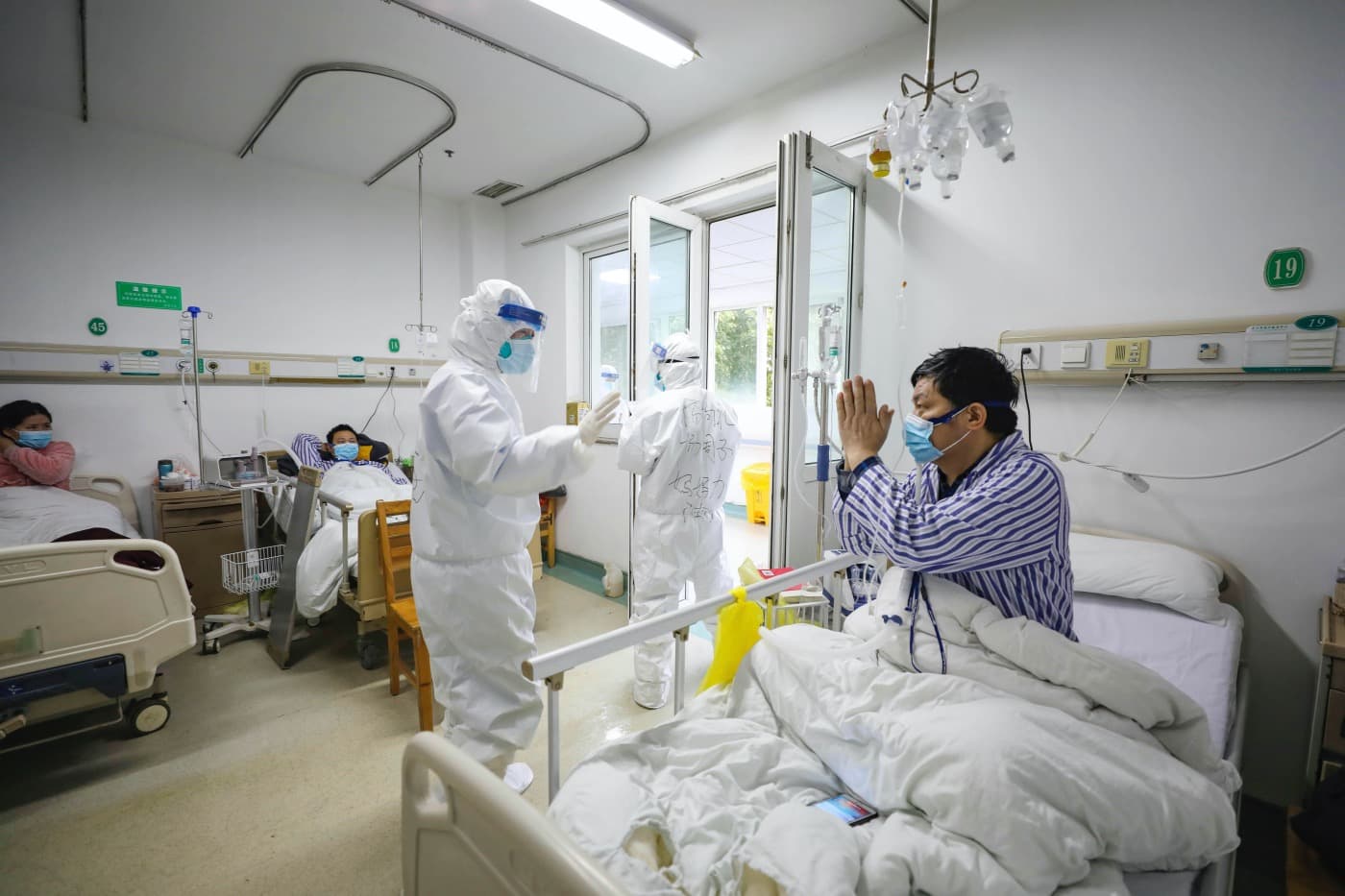 Több mint kétezer áldozata van már a koronavírusnak Kínában, de csökken az új fertőzöttek száma 