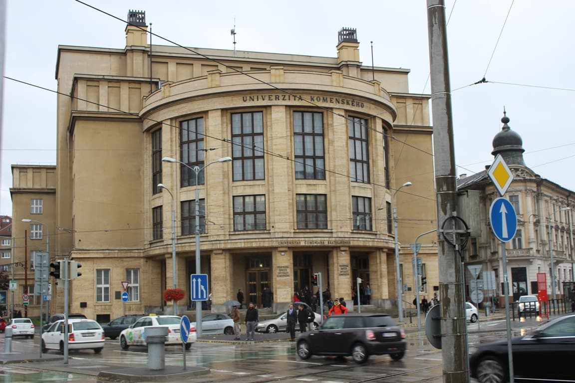 A Comenius Egyetem volt dékánját kapták el a 20 ezer eurós kenőpénzzel