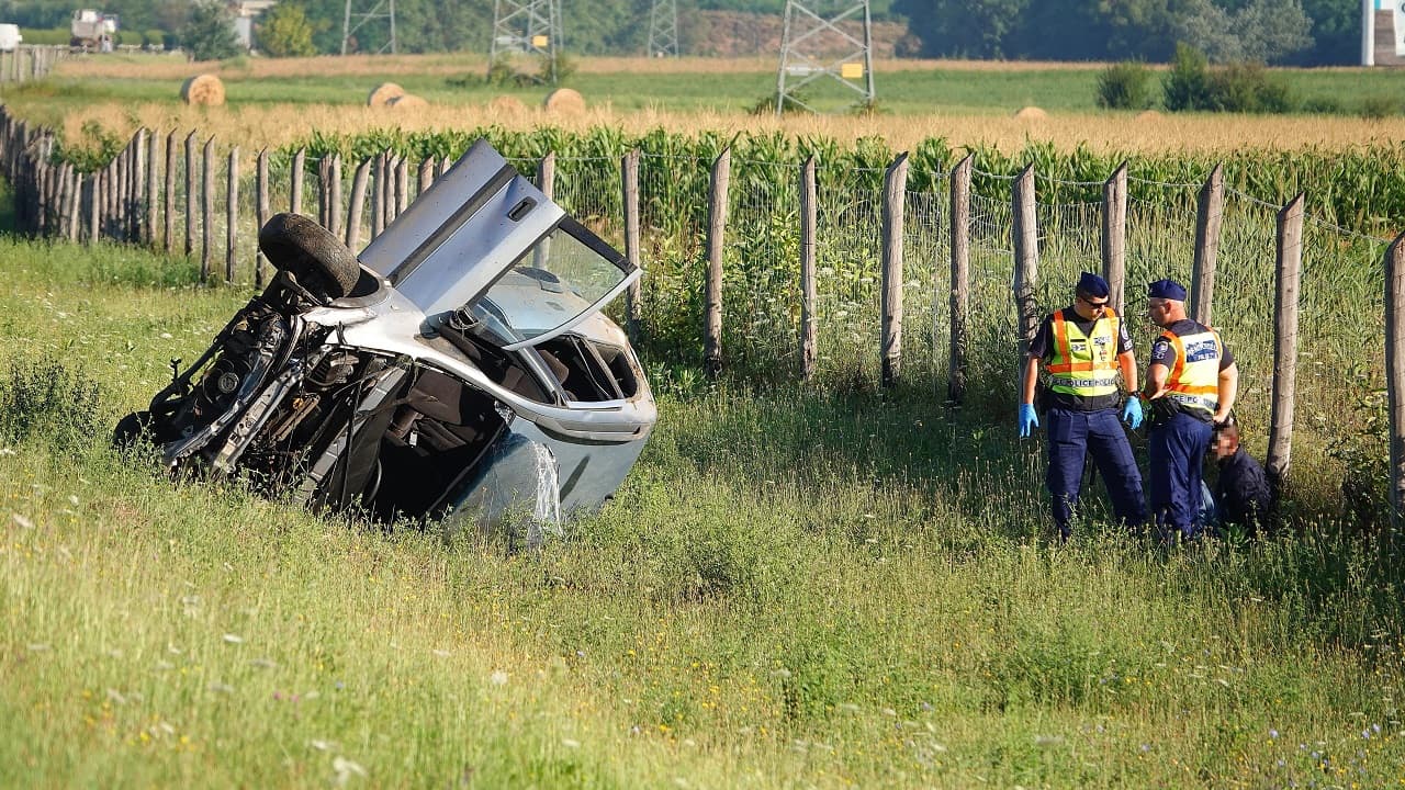 Egy gyerek meghalt, öten megsérültek egy közlekedési balesetben Magyarországon