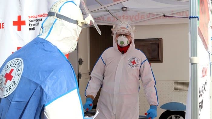 Két újabb szlovákiai üzemben jelent meg a koronavírus, karanténban több száz ember!