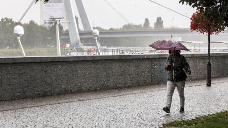 Intenzív esőzések várhatóak pénteken Dél-és Kelet-Szlovákiában