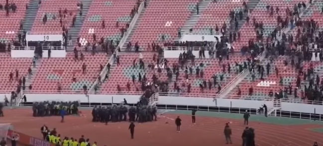Eszméletlen brutalitás a futballmérkőzésen: 160 sérült és ugyanannyi letartóztatott (VIDEÓ 18+)