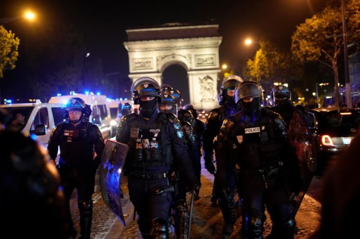 Odáig fajultak a zavargások Franciaországban, hogy egy polgármester otthonát is megtámadták