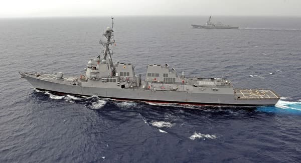 Peking tiltakozik a kínai mesterséges zátonyokhoz küldött amerikai hadihajó miatt