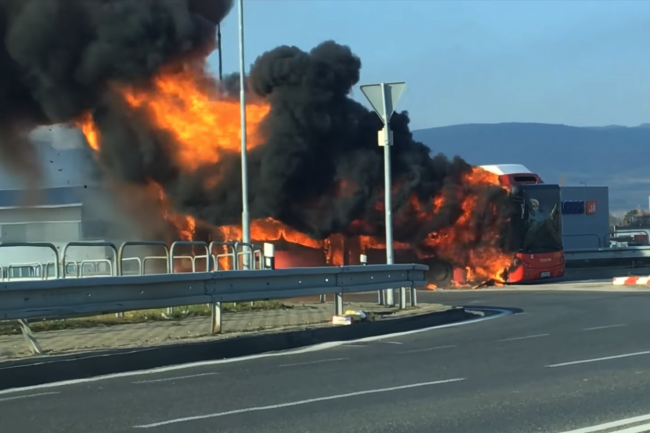 Városi autóbusz lángolt Pozsonyban