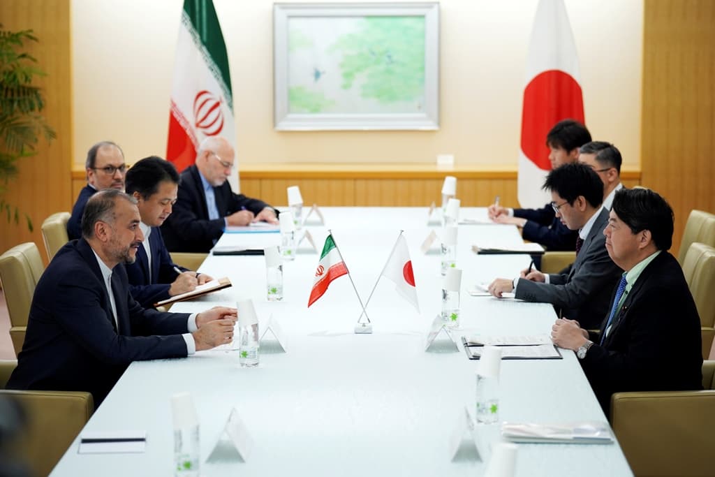 Japán felszólította Iránt, hogy ne szállítson fegyvert Oroszországnak