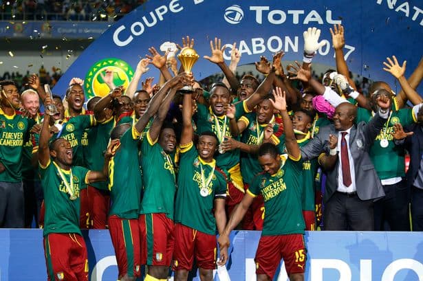 Afrika Kupa - Kameruné a trófea