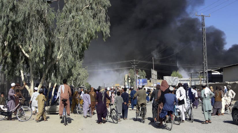 Robbantásos merényletet követtek el tálib tisztségviselők ellen, többen meghaltak