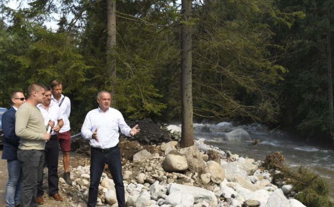 Andrej Kiska meglátogatta az árvizek által sújtott tátrai községeket