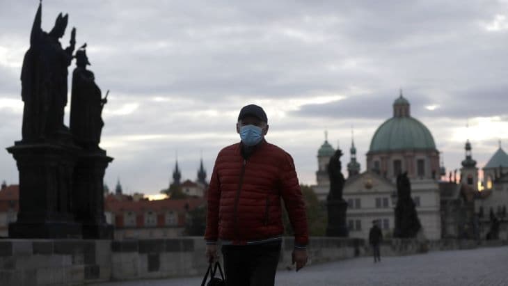 Tábori kórházat építenek Prágában, újabb rekord a napi koronavírusos fertőzések számában