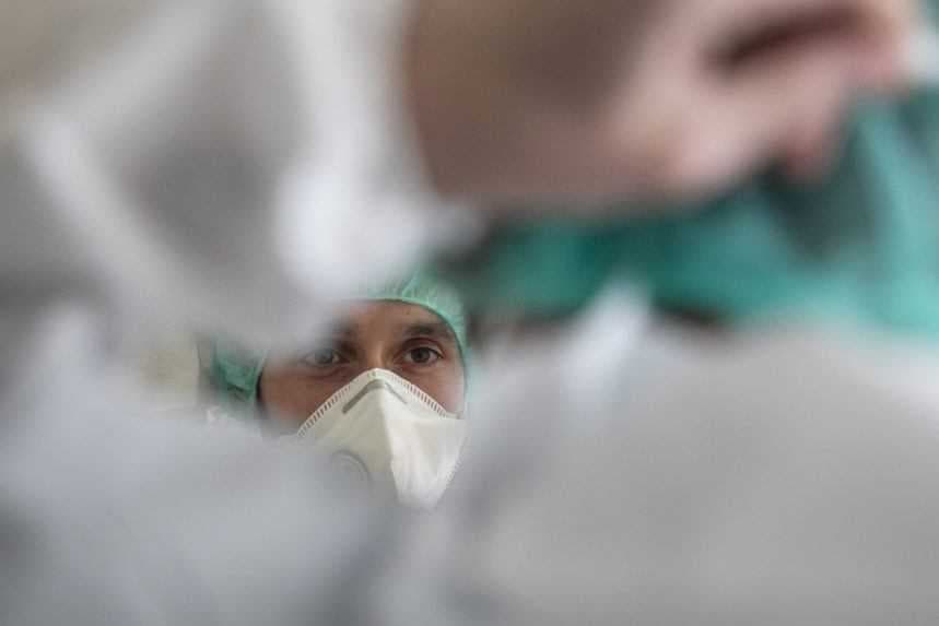 Hahó, vírustagadók! Olaszországban a munkahelyeken visszavezették a maszkhasználatot