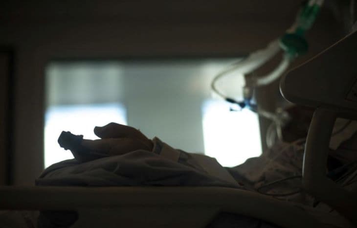Meghalt egy szlovákiai orvos, aki megfertőződött koronavírussal