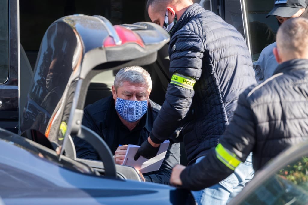 Kováčik mellett Norbert Pakši a letartóztatott rendőr, a maffiafőnök Kudlička szabadlábra kerülésével függhet össze az ügyük