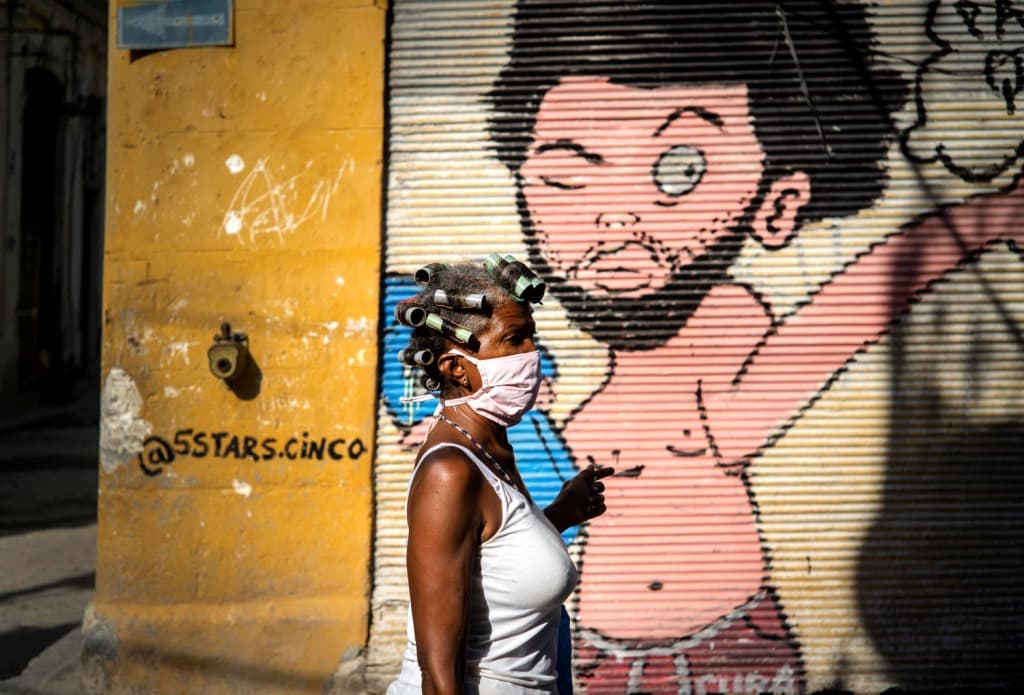 Kuba a HIV és a koronavírus elleni gyógyszer saját változatát próbálja kifejleszteni