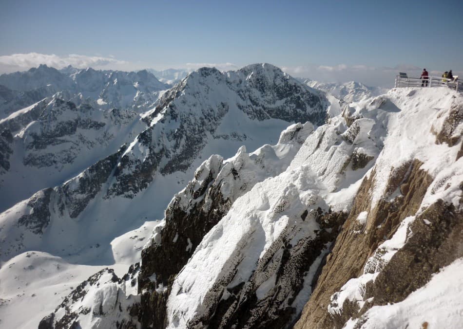 A Magas-Tátra legmagasabban fekvő területein kisebb lavinaveszélyre figyelmeztetnek