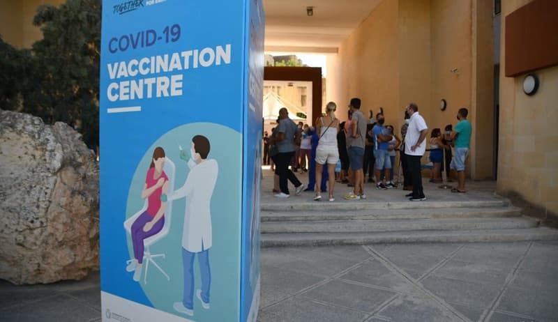 Beoltották Málta lakosságának 90 százalékát, bezárnak az vakcinaközpontok